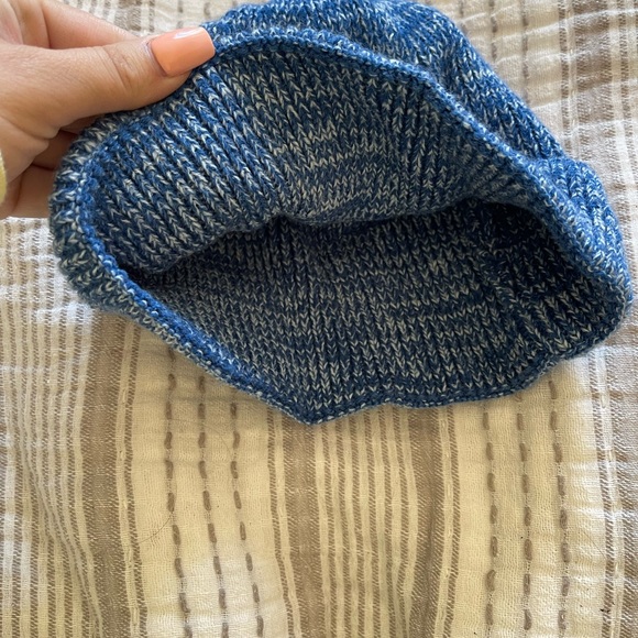 Knitted blue Barbella beanie - Picture 3 of 4